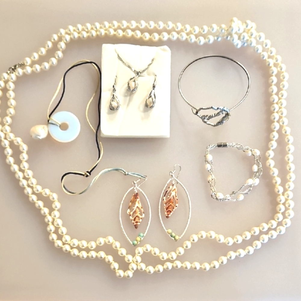 6 Piece Jewelry Lot Necklace earring set bracelet Pearls Vintage And Newer